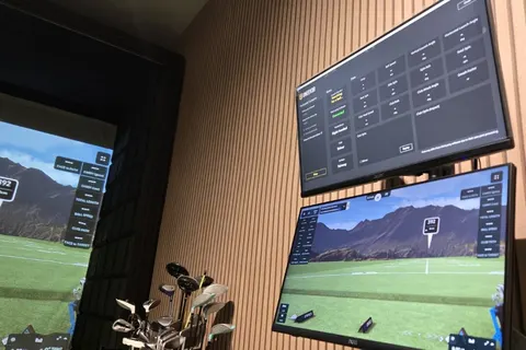 AnyBirdie (Kitchener Rd) - 24 hour golf simulator (小白雀 - 24小时无人高尔夫模拟厂) photo 1